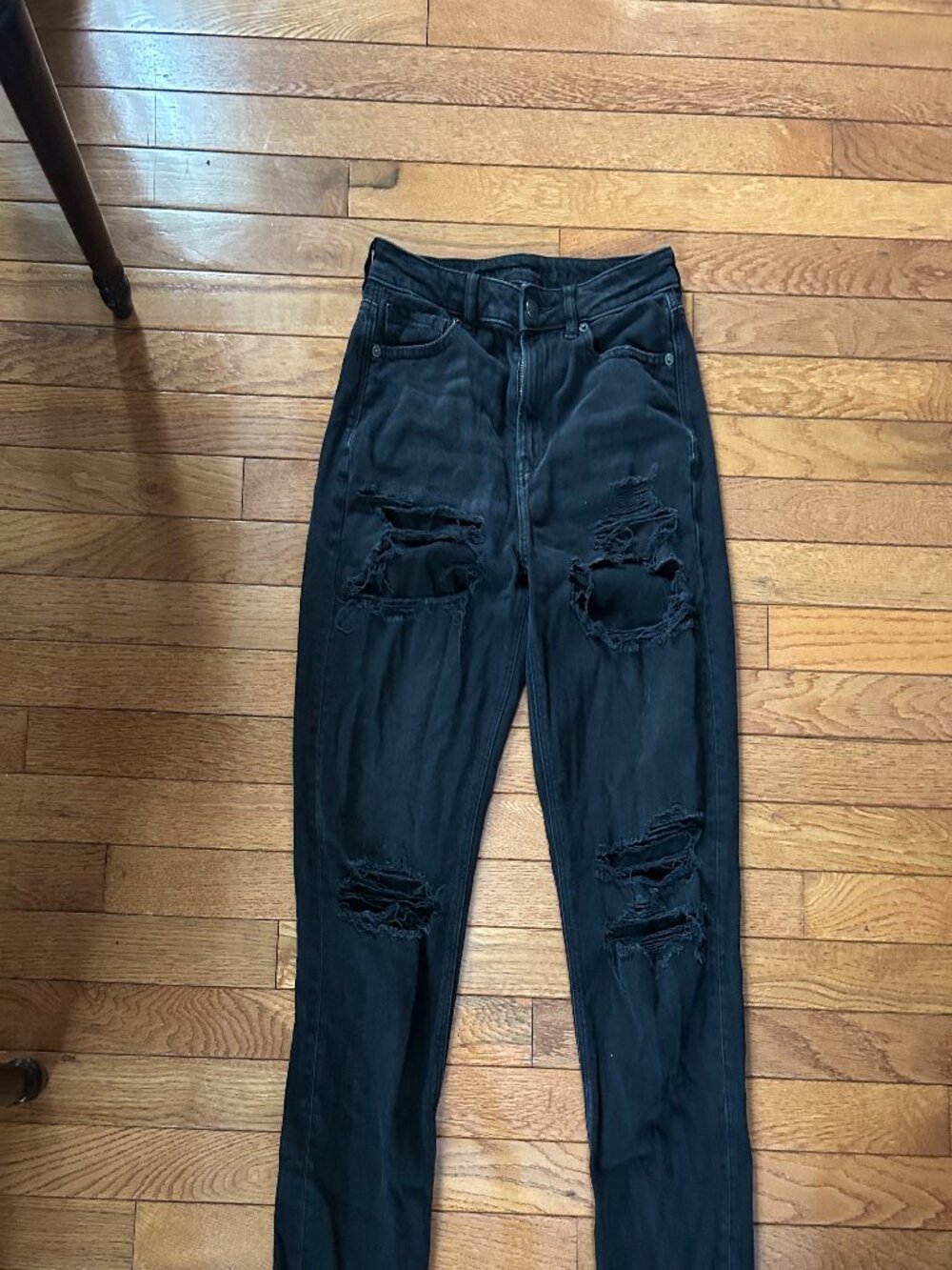 American Eagle distressed mom jeans size 4 long